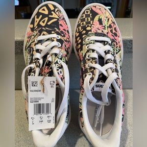 NWT Adidas floral sneaker
